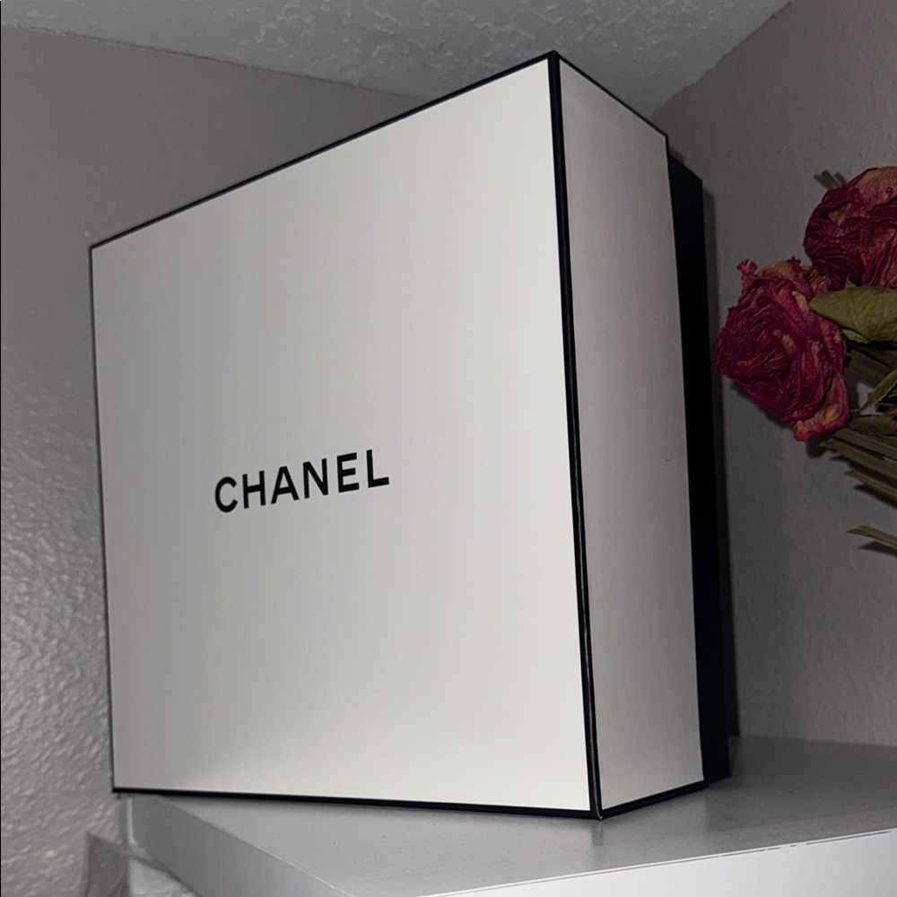 CHANEL Classic White and Black Gift Box